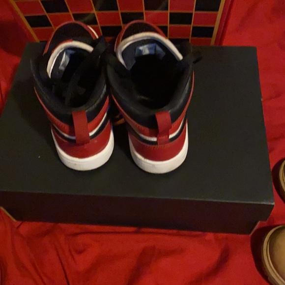 Jordan Retro 1s Chicago Bulls 🥵🥵🥵🥶 - Picture 4 of 5
